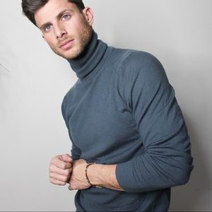 Uniqlo Cashmere Turtleneck